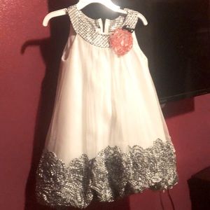 Beautiful white and black 4T girls dress